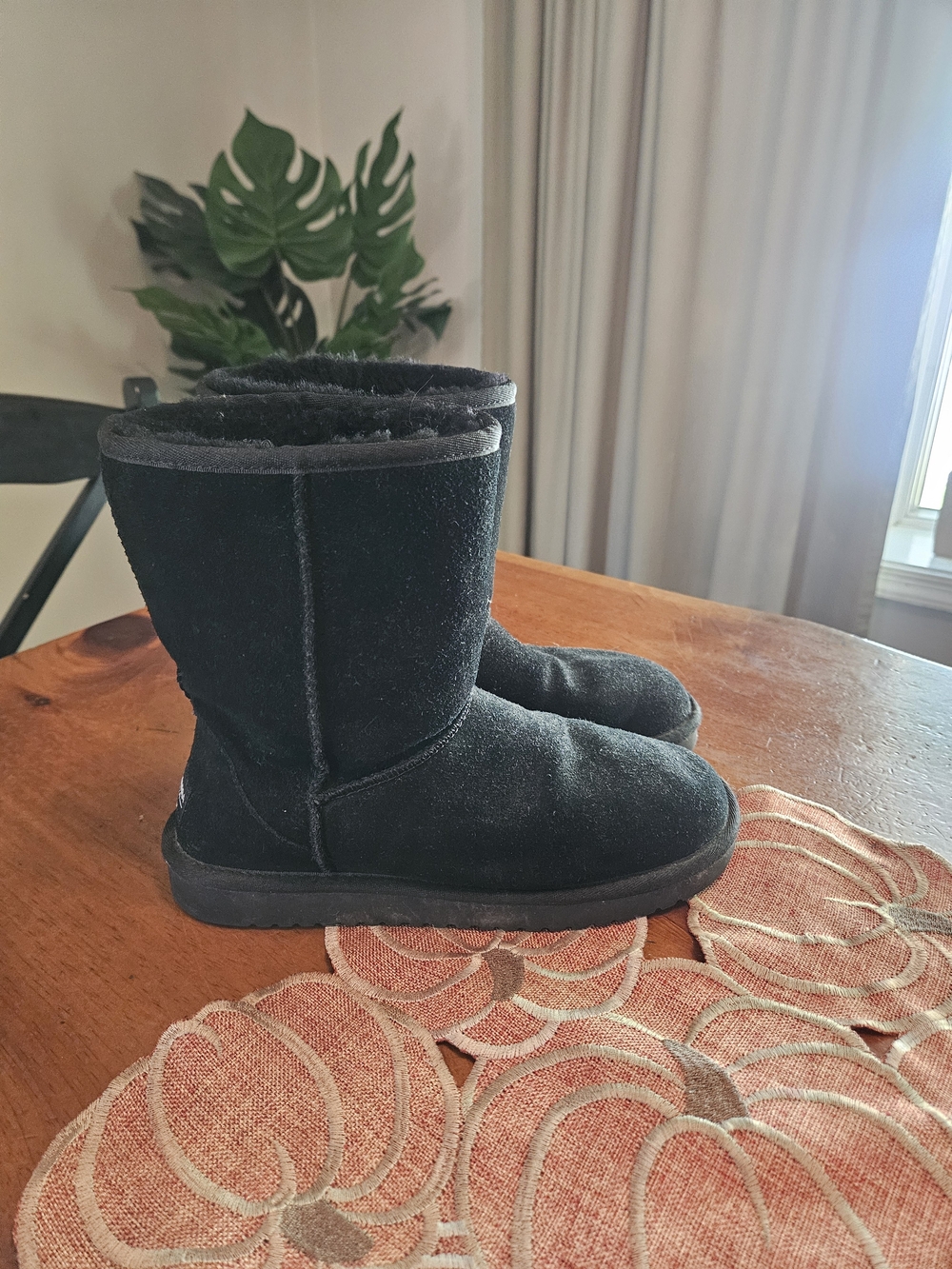 Koolaburra By ugg Kids Black Shearling-Lined Boots